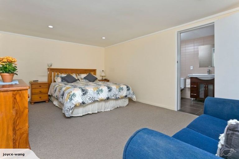 Photo of property in 86 Carlisle Road, Browns Bay, Auckland, 0632