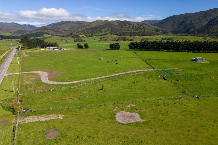 Photo of property in 360 Western Lake Road, Western Lake, Featherston, 5773