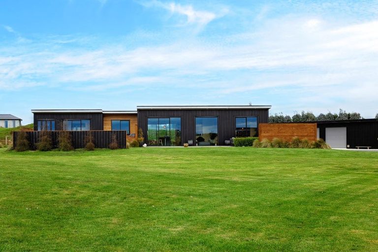 Photo of property in 68 Sunrise Drive, Seaward Bush, Invercargill, 9812