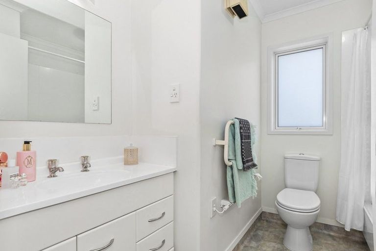 Photo of property in 5b Aaron Place, Brookfield, Tauranga, 3110