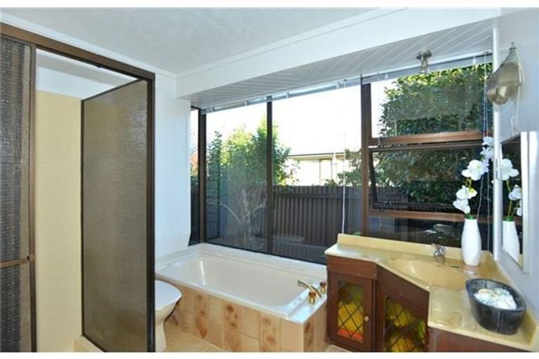 Photo of property in 73 Balrudry Street, Avonhead, Christchurch, 8042