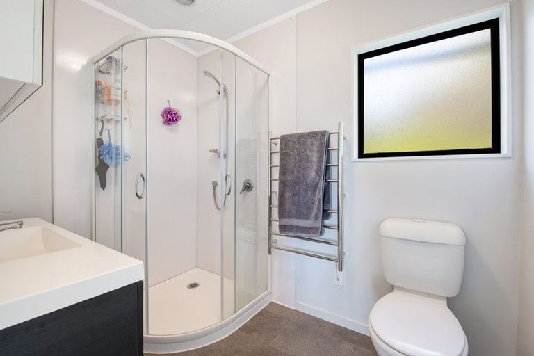 Photo of property in 207 Mangakura Road, Helensville, 0875