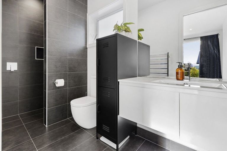 Photo of property in 33 Little Alpha Loop, Wanaka, 9305