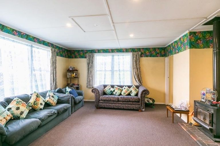 Photo of property in 36 Cardiff Crescent, Cannons Creek, Porirua, 5024