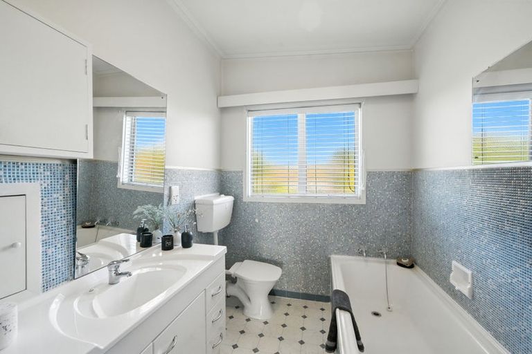 Photo of property in 7 Rosedale Place, Avonhead, Christchurch, 8042