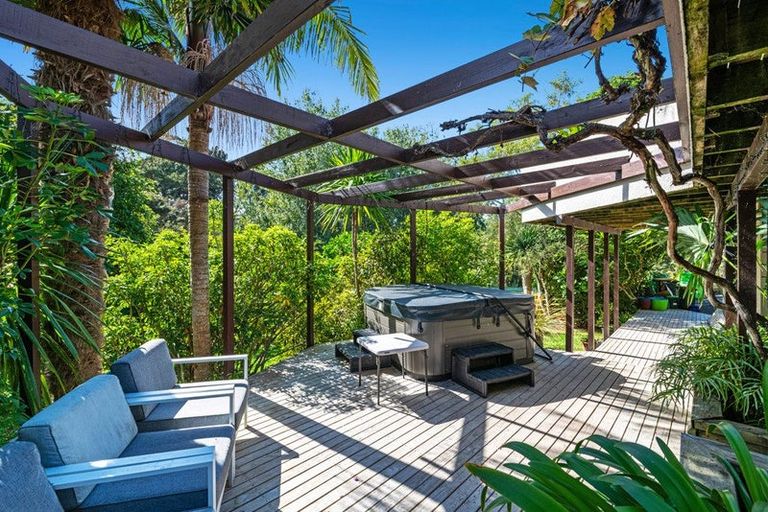 Photo of property in 59 Unsworth Drive, Unsworth Heights, Auckland, 0632