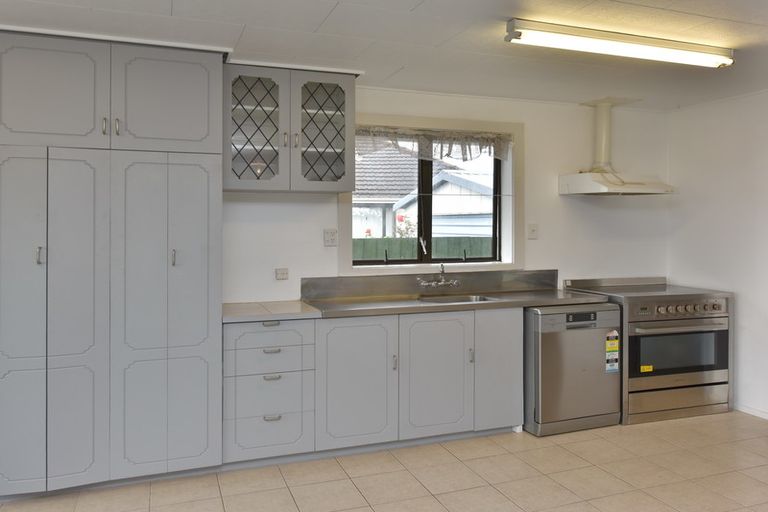 Photo of property in 33 Bournemouth Crescent, Aranui, Christchurch, 8061