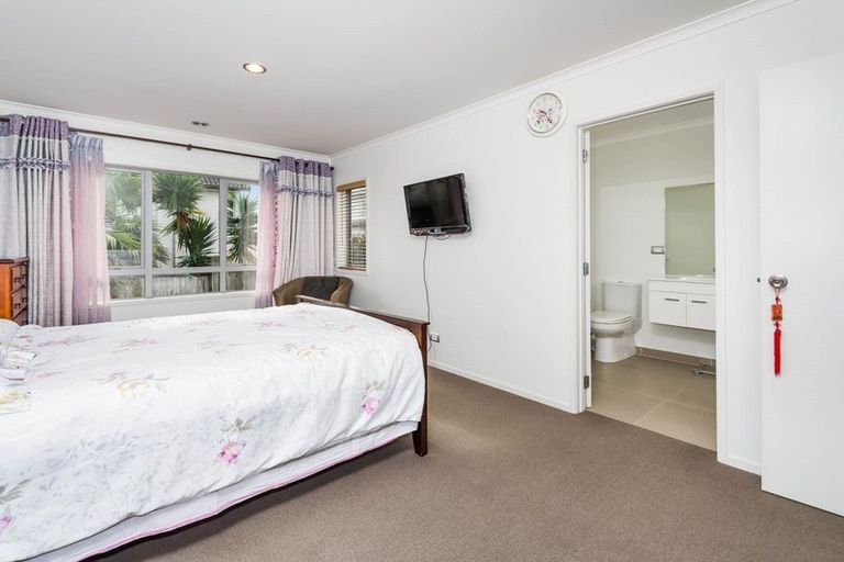 Photo of property in 59 Fields Parade, Oteha, Auckland, 0632