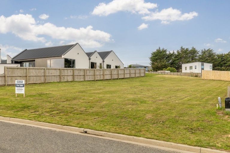 Photo of property in 19 Muriwai Drive, Diamond Harbour, 8971