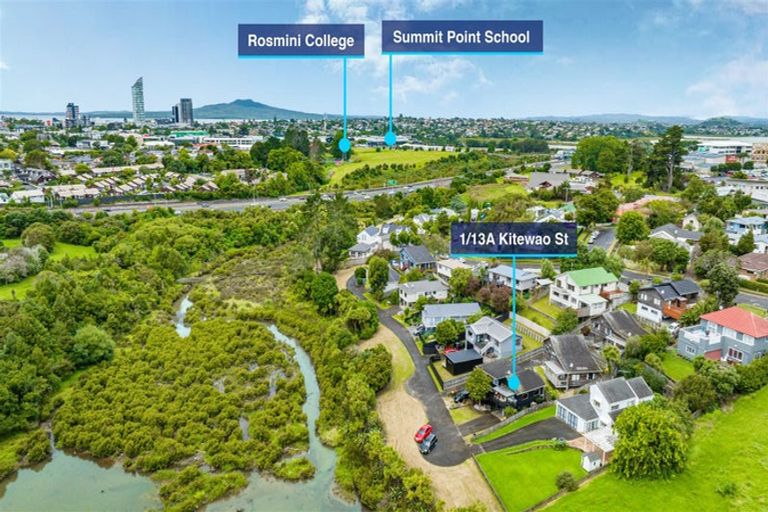 Photo of property in 1/13a Kitewao Street, Northcote, Auckland, 0627