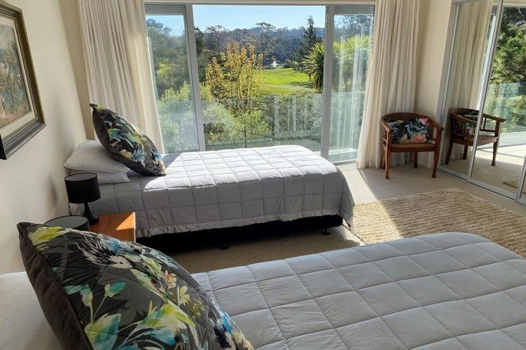 Photo of property in 52 English Oak Drive, Schnapper Rock, Auckland, 0632