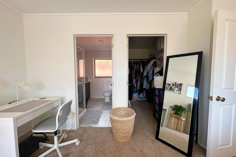 Photo of property in 12 Craigavon Drive, East Tamaki, Auckland, 2013