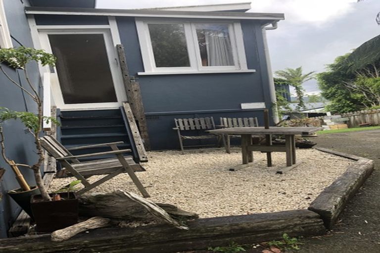 Photo of property in 4a Pohutukawa Avenue, Red Beach, 0932