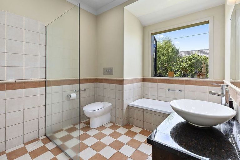 Photo of property in 18 Oxford Street, Tawa, Wellington, 5028