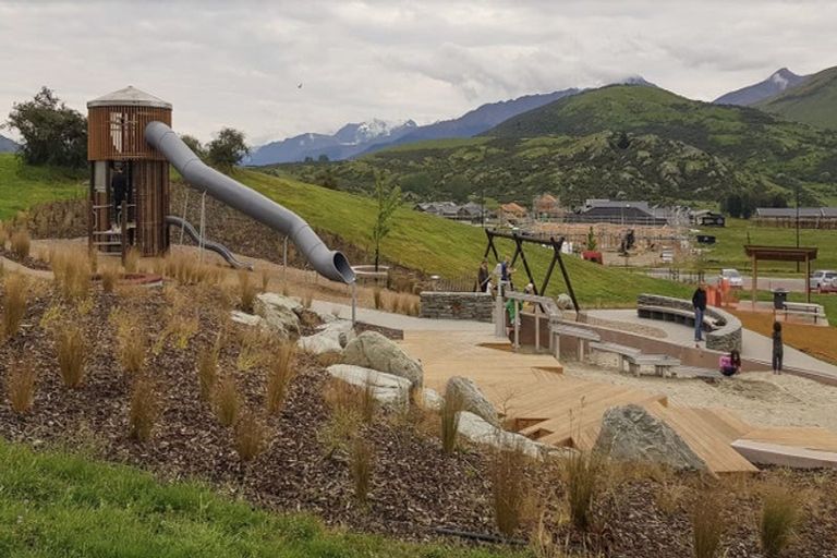 Photo of property in 3 Muster Road, Jacks Point, 9371