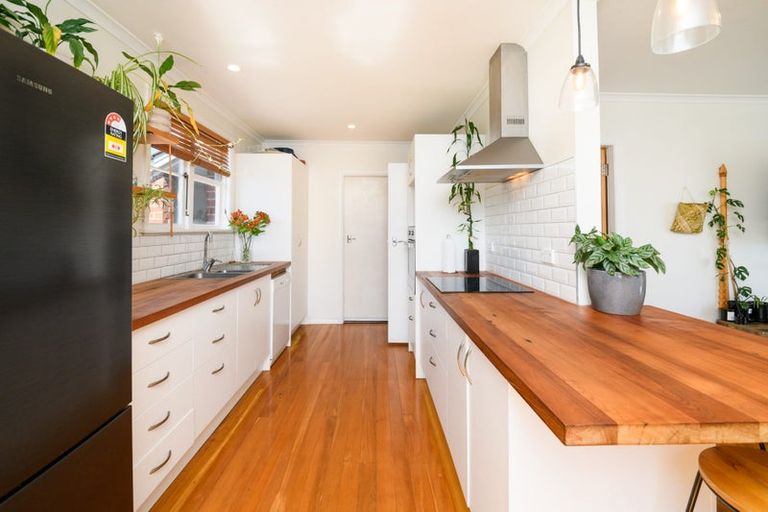 Photo of property in 140 Rangiora Avenue, Roslyn, Palmerston North, 4414