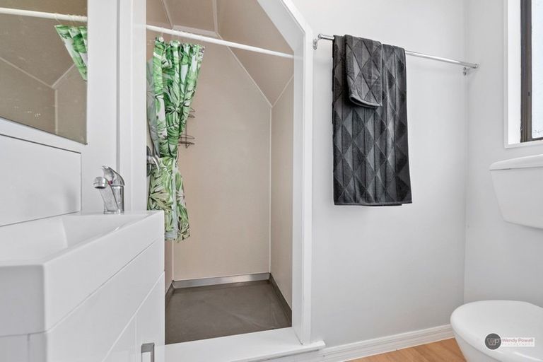 Photo of property in 3/45 Whites Line West, Woburn, Lower Hutt, 5010