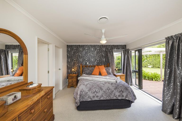 Photo of property in 234 Polson Hill Drive, Aokautere, Palmerston North, 4471