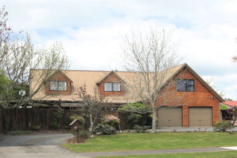 Photo of property in 28 Aquarius Drive, Kawaha Point, Rotorua, 3010