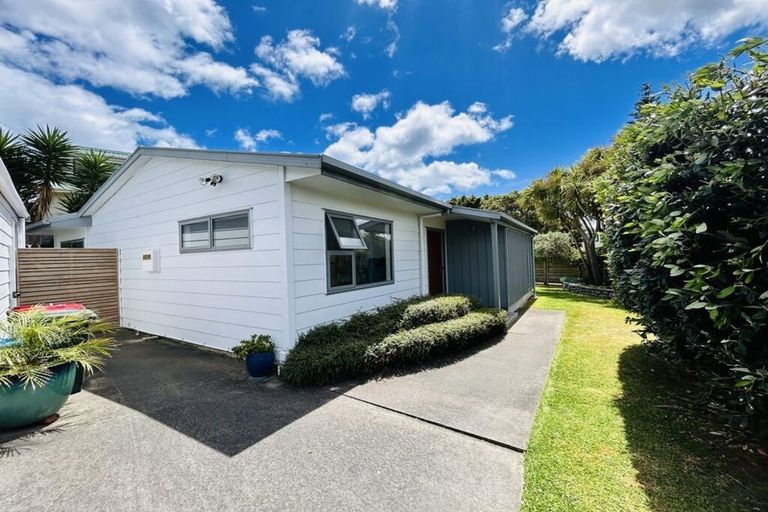 Photo of property in 185 Tutere Street, Waikanae Beach, Waikanae, 5036