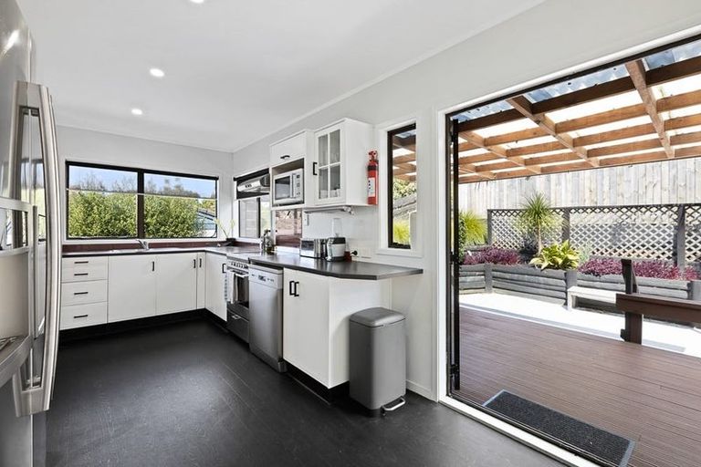 Photo of property in 20 Sandiacre Way, Browns Bay, Auckland, 0630