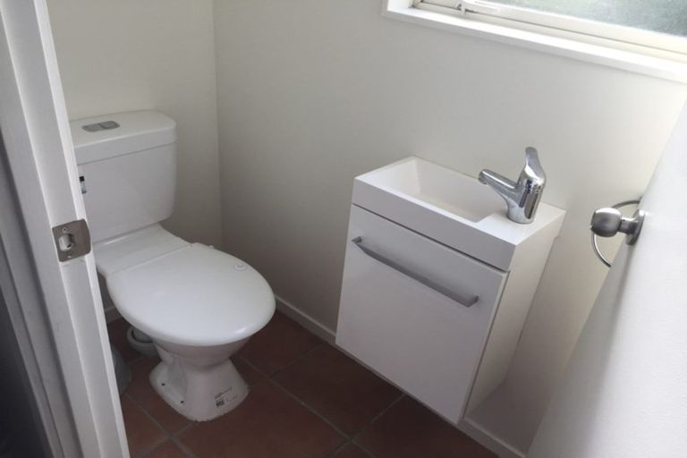 Photo of property in 18b Holiday Road, Stanmore Bay, Whangaparaoa, 0932