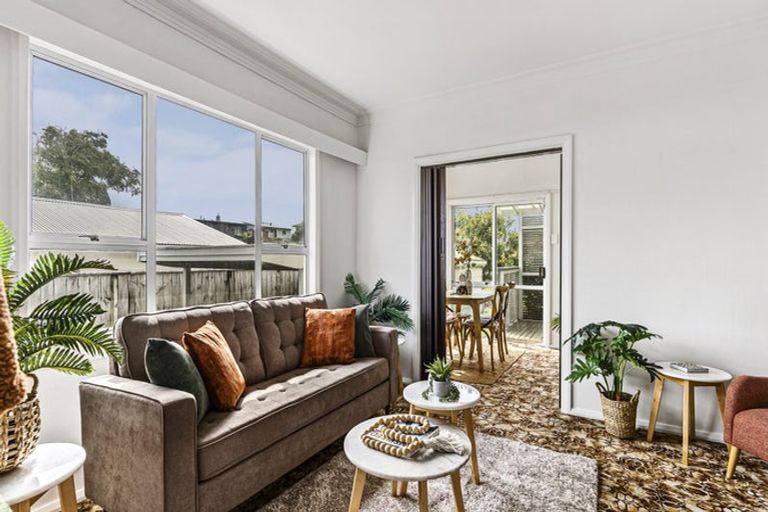 Photo of property in 60 Wallath Road, Westown, New Plymouth, 4310