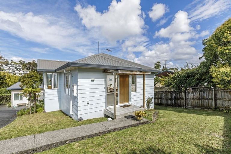 Photo of property in 1/8 Fernlea Rise, Bayview, Auckland, 0629