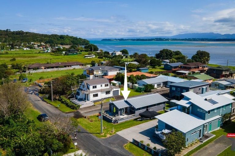 Photo of property in 16 Tatai Road, Bowentown, Waihi Beach, 3177