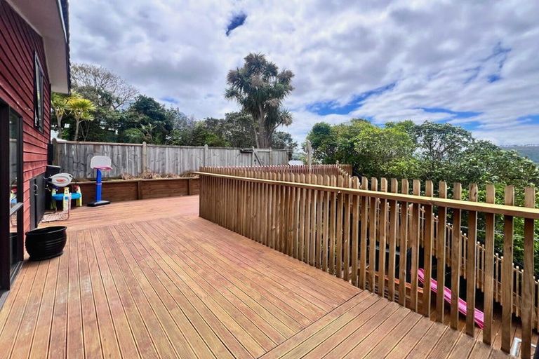 Photo of property in 35 Westhaven Drive, Tawa, Wellington, 5028