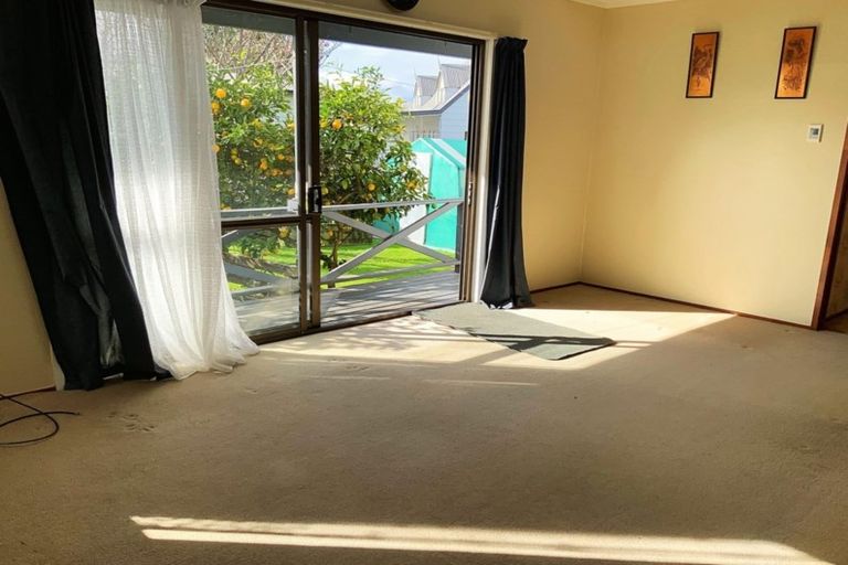 Photo of property in 7b Edgewater Parade, Waiuku, 2123