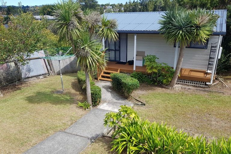 Photo of property in 18 Kiernan Place, Kelston, Auckland, 0602