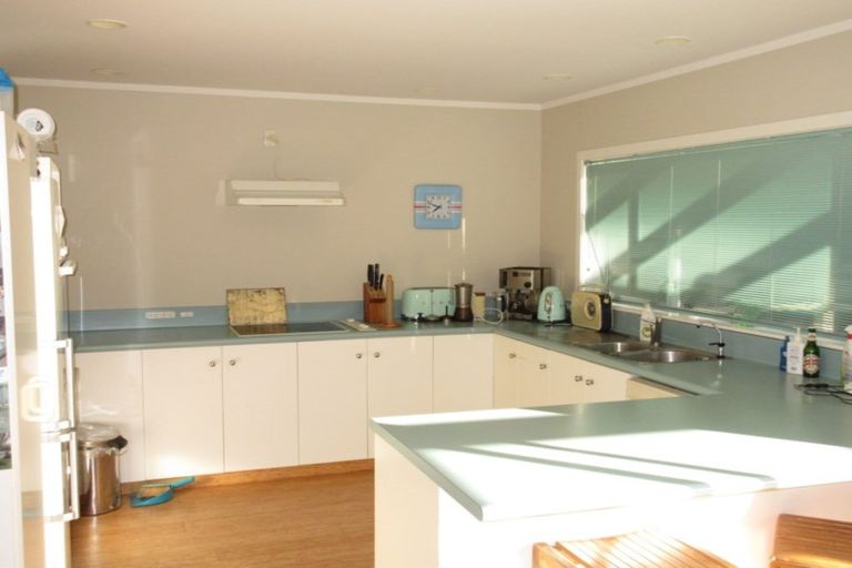 Photo of property in 195 Te Moana Road, Waikanae, 5036