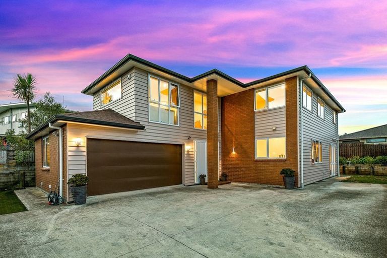 Photo of property in 3 Younger Lane, Massey, Auckland, 0614