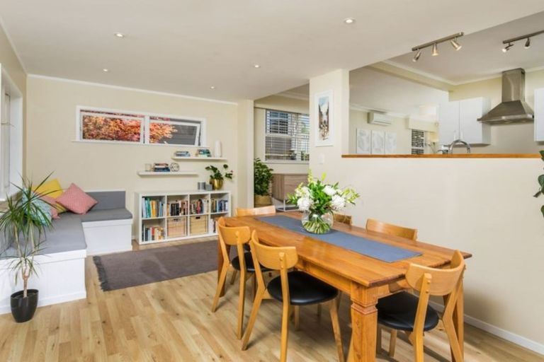 Photo of property in 52 Normanton Street, Glenfield, Auckland, 0629