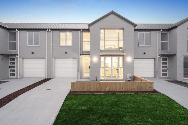 Photo of property in 12 Kapia Drive, Takanini, 2112