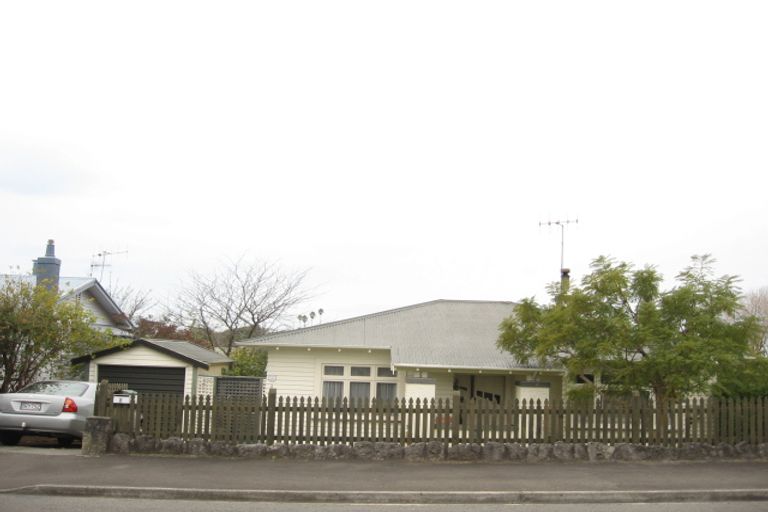 Photo of property in 2 Ormond Road, Hospital Hill, Napier, 4110