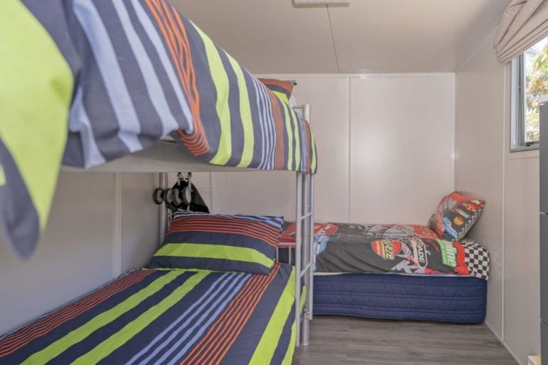 Photo of property in 11 Dotterel Place, Whitianga, 3510