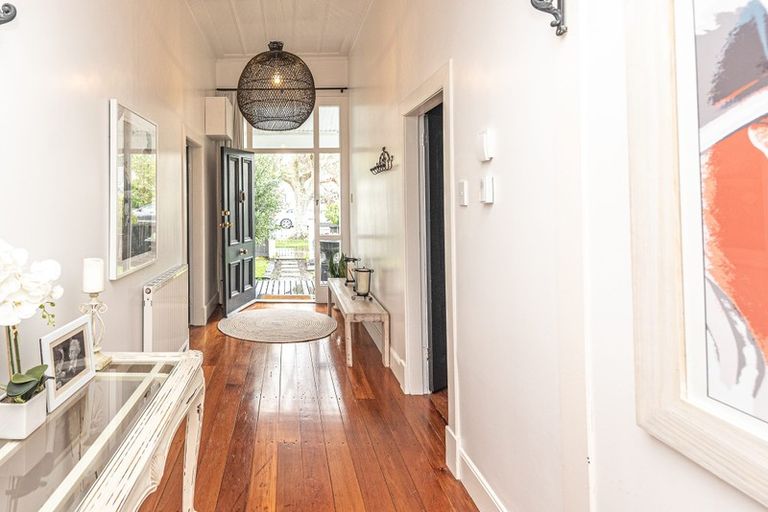 Photo of property in 24 Brassey Road, Saint Johns Hill, Whanganui, 4500