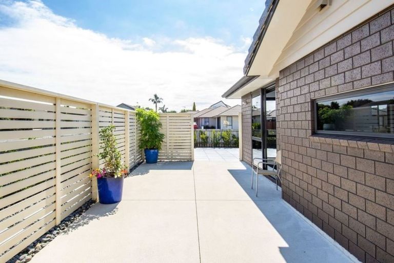 Photo of property in 17 Butterworth Crescent, Papamoa Beach, Papamoa, 3118