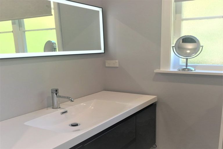 Photo of property in 402 South Road, Hawera, 4674