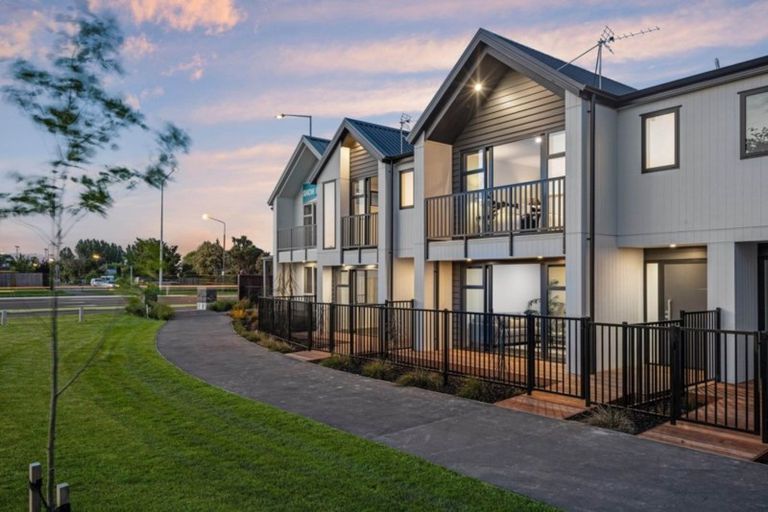 Photo of property in 17 Holmes Hanover Lane, Halswell, Christchurch, 8025