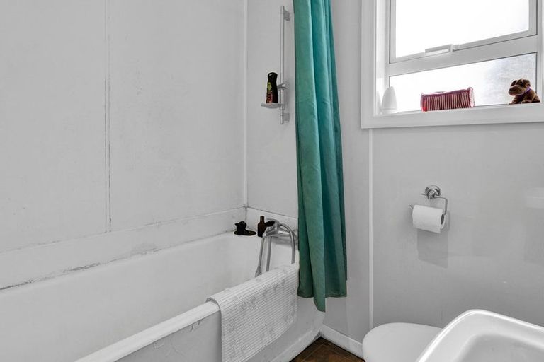 Photo of property in 13 Douglas Street, Hawera, 4610