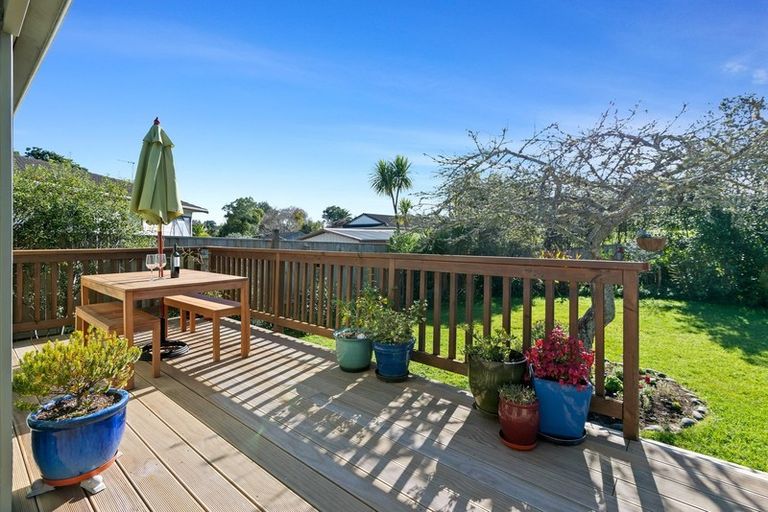 Photo of property in 5 Glucina Place, Glen Eden, Auckland, 0602