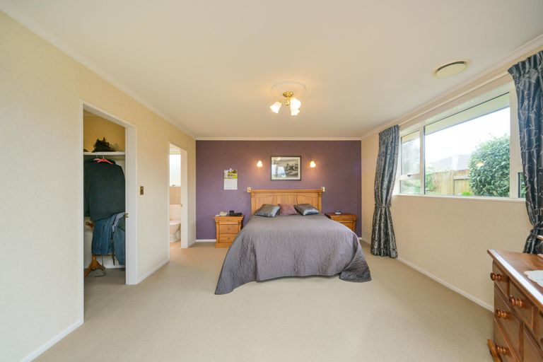 Photo of property in 37 Liberty Grove, Kelvin Grove, Palmerston North, 4414
