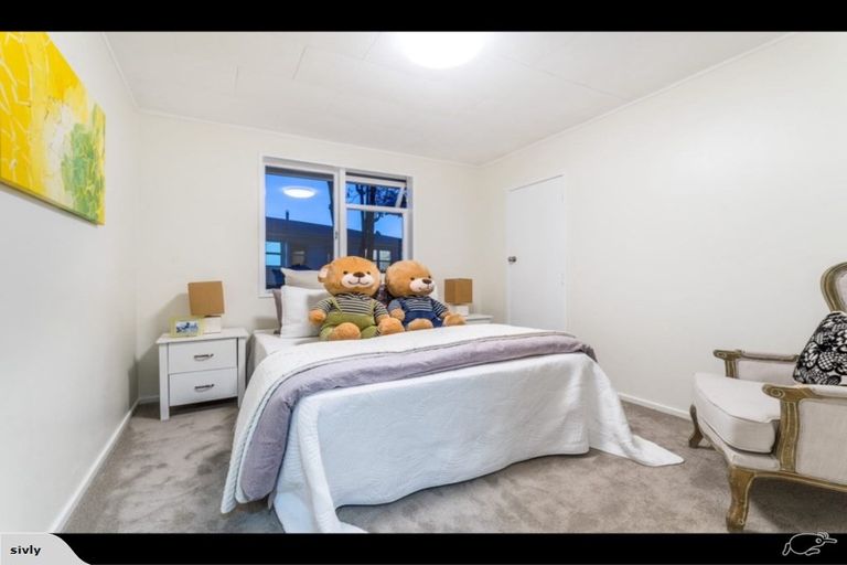 Photo of property in 100 Universal Drive, Henderson, Auckland, 0610
