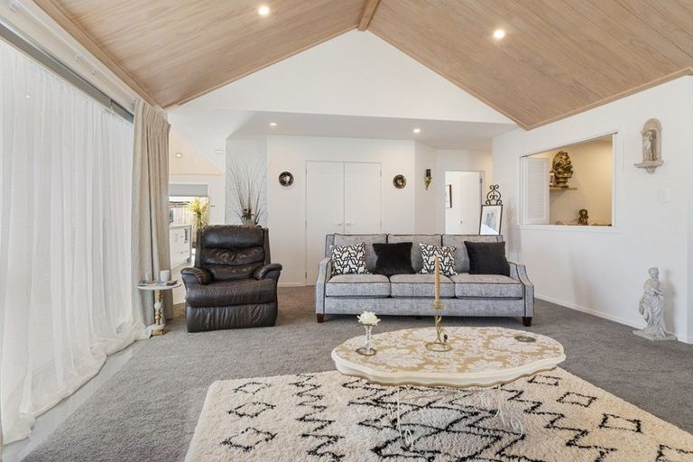 Photo of property in 16 Riverside Place, Katikati, 3129