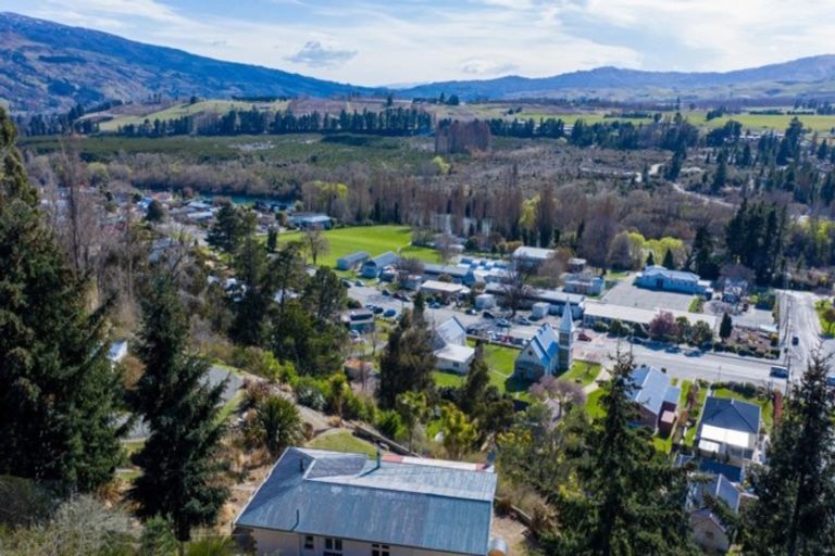 Photo of property in 89 Branxholm Street, Roxburgh, 9500