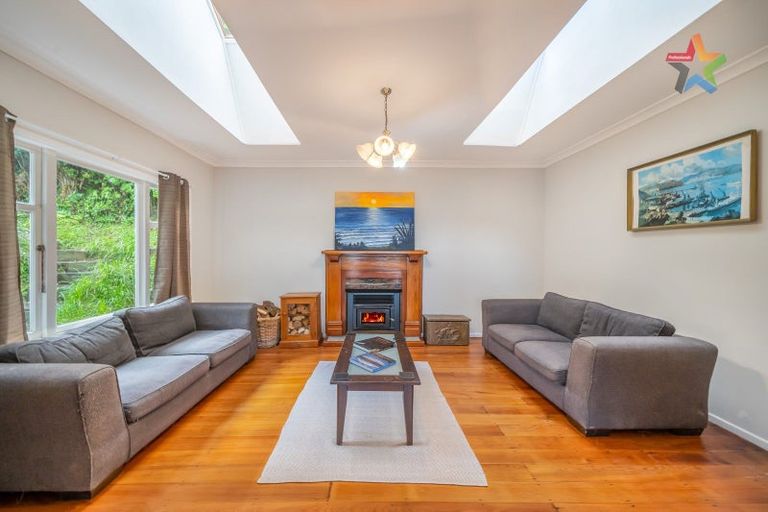Photo of property in 15 Ferry Road, Days Bay, Lower Hutt, 5013