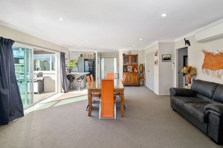Photo of property in 14 Stonebridge Park Drive, Holdens Bay, Rotorua, 3010